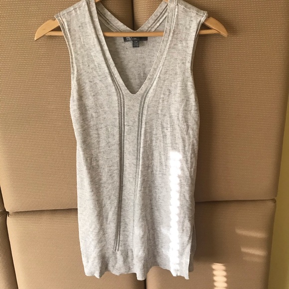89th & Madison Grey Vneck Sweater Vest - Picture 1 of 6
